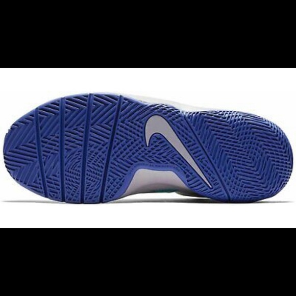 Nike Kids' Team Hustle D8 Camo Basketball Shoes - Picture 5 of 5